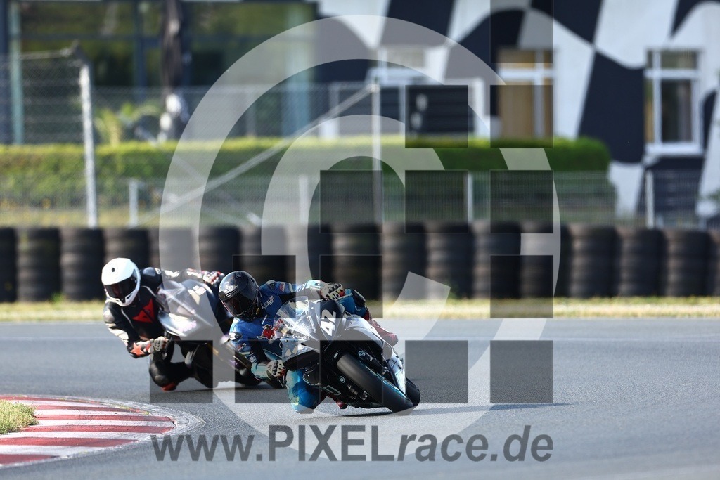 0565-20240720_00115 | Schöne Erinnerungen an spannende Momente - das festzuhalten ist unser Job. PIXELrace.de ist seit 2003 auf den Rennstrecken Europas unterwegs um die Action draußen beim Fahren und die wunderbare Stimmung imm Fahrerlager für euch einzufangen.