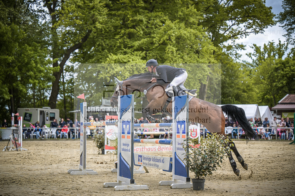 DOS_0871 | Entdecke hochwertige Reitturnierfotos von Foto Oger. Professionell, emotional und authentisch – jetzt Lieblingsmomente im Shop bestellen.Deutschlandweite Turnierfotografie. - Realisiert mit Pictrs.com