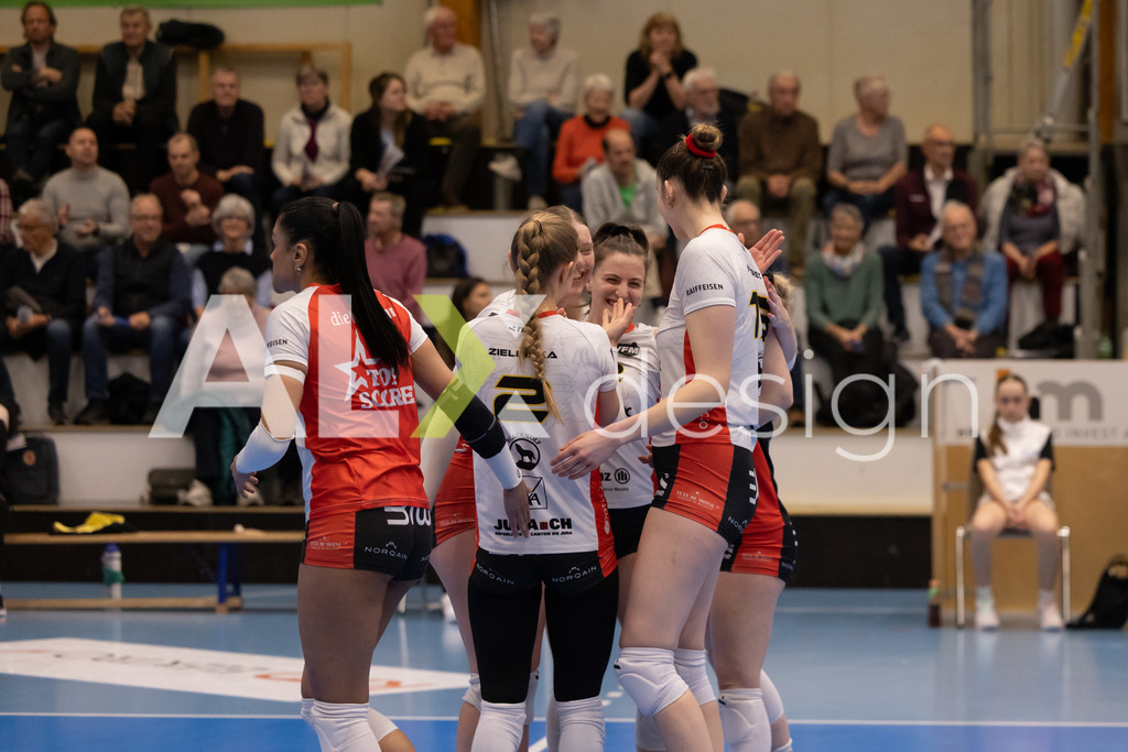 Volleyball I Frauen I Saison 2025-2026 I Volleyball NLA | Women I 1/4 Finals I VC Kanti Schaffhausen - BIWI Volleyball Franches-Montagnes I 21.02.2026 | BIWI VFM - Teamkreis - Realisiert mit Pictrs.com