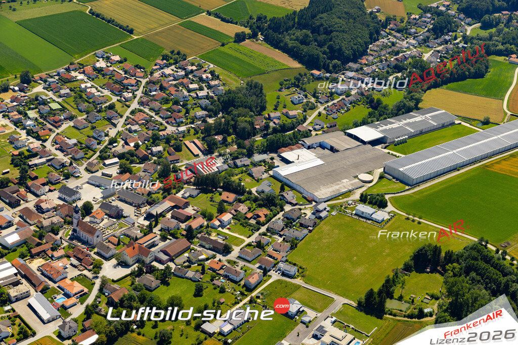 Das Luftbild der Stadt Roßbach wurde 2022 vom Flugzeug heraus erstellt (keine Drohnen-Aufnahmen) Aufnahmehöhe ca.450 Meter- hohe Bildauflösung und Druck-Qualität. Garantiert!