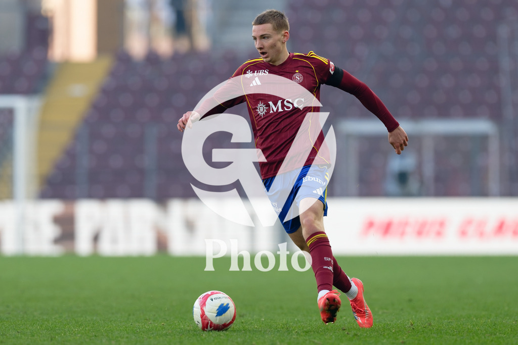 Brack Super League - Servette FC v FC Zurich | Thomas Lopes (36 Servette FC) in action (close up)  during the Brack Super League match between Servette FC and FC Zurich at Stade de Geneve in Geneva, Switzerland