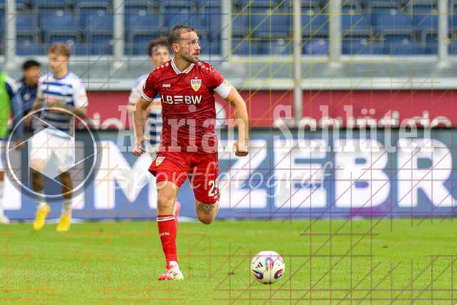 MSV Duisburg vs VfB Stuttgart II - 3. Liga | Duisburg, Deutschland, 02.08.25:   Dominik Nothnagel (VfB Stuttgart II) in Aktion am Ball, Einzelaktion waehrend des Spiels der 3. Liga MSV Duisburg vs VfB Stuttgart II in der schauinsland-reisen-arena(Foto von Brauer-Fotoagentur / Adrian Schlueter)
