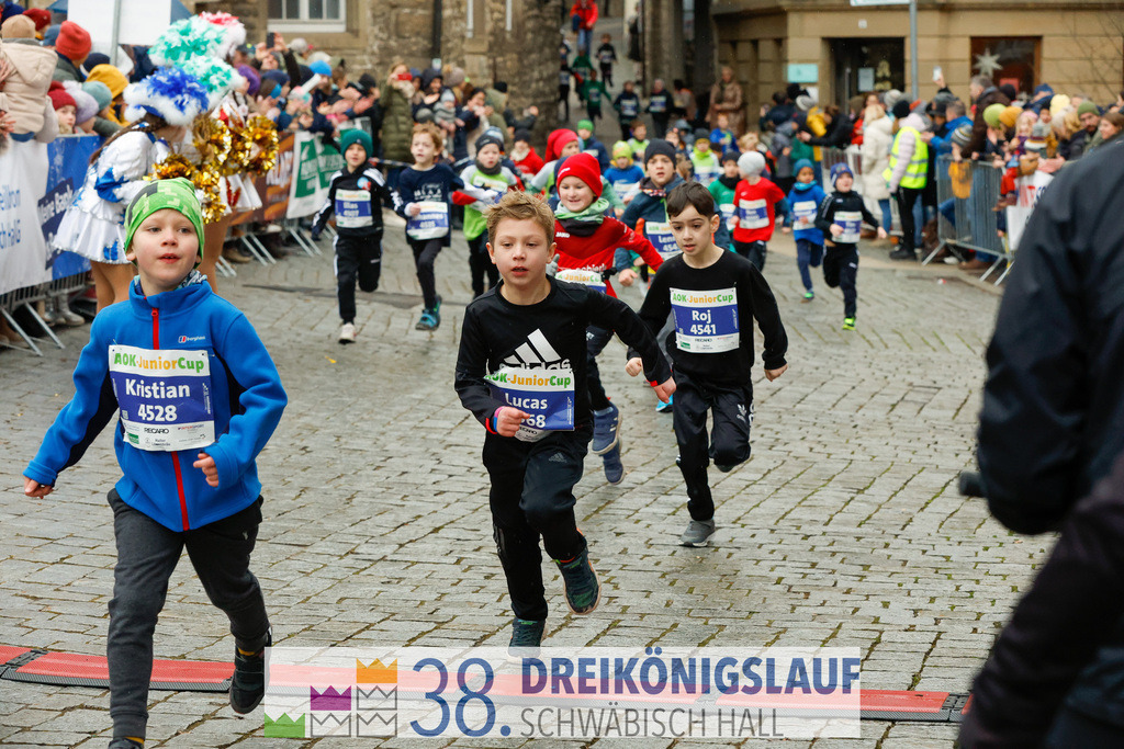 400m AOK Junior Cup | 3 Koenigslauf 2024 400m AOK Junior Cup - Realisiert mit Pictrs.com