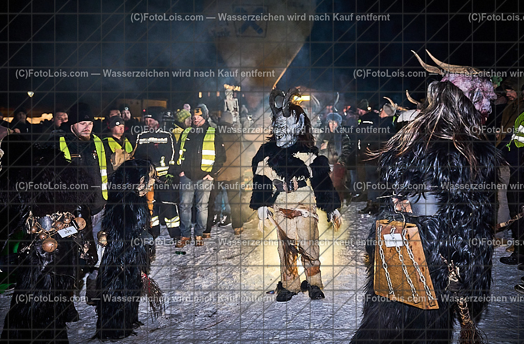 _ALP8337_NACHTderBALLONE_Lackenhof_Gaminger Oetscherteufel | ... mit dem Ballonsportclub Ötscherland aus Wieselburg, der Bergrettung Lackenhof mit einer Schauübung, der Perchtengruppe 'Gaminger Ötscherteufeln' und dem Musikverein Lackenhof, die Ballonfahrer spendeten ihre Gage in diesem Jahr dem schwer verunglückten Gerald Bernreiter alias 'KLEX' der erst nach der ReHa und einem Umbau seines Hauses in Lackenhof frühestens im Mai 2026 wieder nach Hause kommen kann, So 28. Dezember 2025.