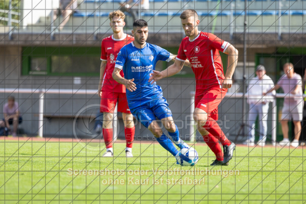 20250824_160804_0141 | #,1.FC Eislingen (blau) vs. MTV Stuttgart (rot), Fussball, Landesliga 2 - wfv, 02. Spieltag, Saison 2025/2026, Rasenplatz, Eichbachstation, Haldenstraße, 73054 Eislingen, 24.08.2025 - 15:00 Uhr,Foto: PhotoPeet-Sportfotografie/Peter Harich