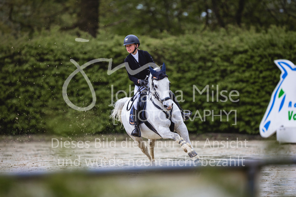 240426_Olfen-Vinnum_PonyTrophy-358 | Deine schönsten Turniermomente als professionelle Fotos! Entdecke hochwertige Pferdesport-Fotografie im Online-Shop. Jetzt Fotos finden & bestellen!