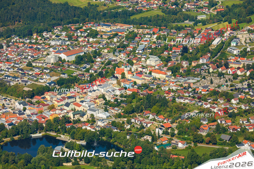 Luftaufnahme von  Grafenau - Die Luftaufnahme wurde 2025 vom UL-Flugzeug heraus erstellt ( keine Drohne ) - Hochauflösende Luftaufnahme - für professionelle Ausdrucke geeignet. Die Geschenkidee !Mit Lizenz und Bildrechte bestellbar