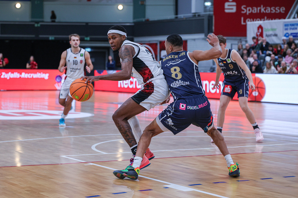 Pro A BAYER GIANTS vs Eisbären Bremerhaven-81 | Fotos von Basketballspielen aus dem Raum NRW fotografiert von Gero Mueller-Laschet und Daniel Schaefer - Realisiert mit Pictrs.com