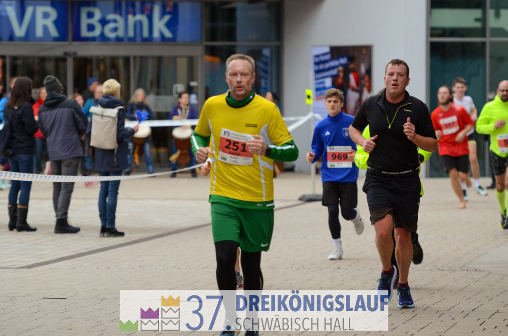 VR Bank Hauptlauf 10000m | 3 Koenigslauf 2023 - Realisiert mit Pictrs.com