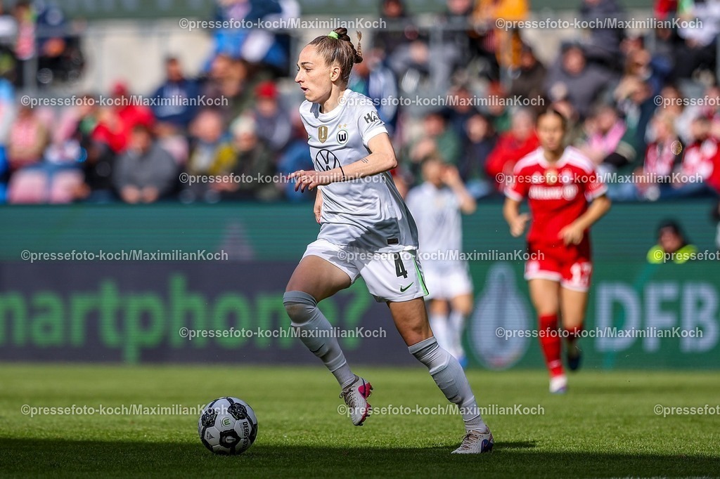 xKWIx14052601132 | 2026.05.14, xkwix, Fußball, Finale DFB-Pokal Frauen, VfL Wolfsburg -  FC Bayern München, Saison 2025 2026, Rhein-Energie-Stadion in Köln: Sophia Kleinherne (VfL Wolfsburg Frauen #4) DFB regulations prohibit any use of photographs as image sequences and or quasi-video. Photo: xKamilxWilkowskixPressefotoKochx