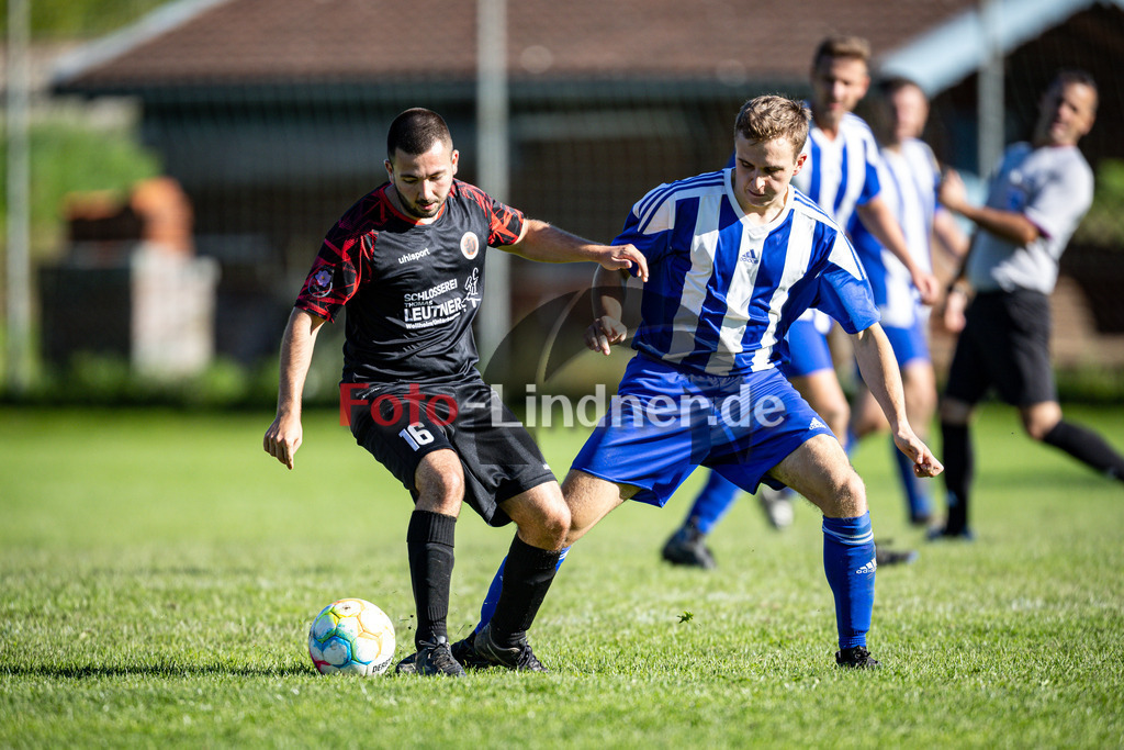 SV Unterhausen gegen FSV Höhenrain II | Fußball Herren A-Klasse Gruppe 5 Zugspitze 2024/25 7. Spielttag, SV Unterhausen gegen FSV Höhenrain II, 20250914,Zweikampf,2025-09-14 in Unterhausen (Sportplatz Obersöchering), Maykal VASILEV (SV Unterhausen 16), Matthias LOTH (FSV Höhenrain II 2)Copyright: WolfgangxLindner www.foto-lindner.de