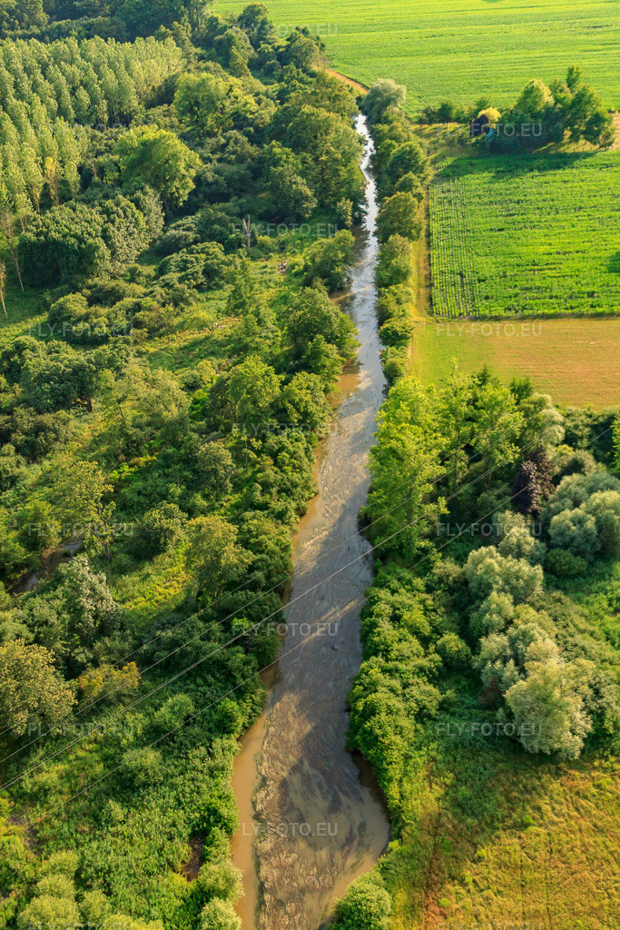Vue aérienne: Cours de la rivière Zorn à Weyersheim dans le département Bas Rhin, France – .Photo: IMG_30372.jpg prise le 09/07/2010 par Werner Riehm/FLY-FOTO.eu – Résolution de l'original: 3168 x 4752 px