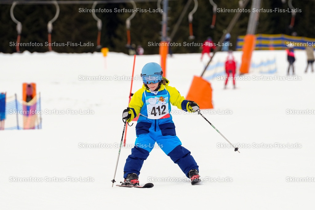 SRF_02.01.2026_0674 | Skirennfotos,Serfaus,Fiss,Ladis,Kinderskirennen,Winter,Tirol,Oberland,skirace,SFL,feelfree,weil wir's genießen,ski,Ski,skifahren,Sonnenplateau, - Realisiert mit Pictrs.com