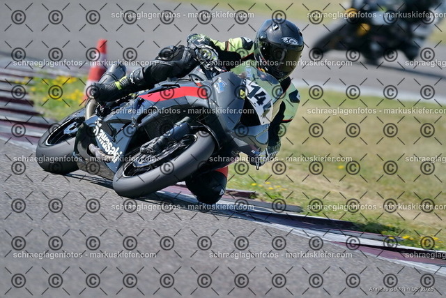 26BT02-0480 | markuskiefer.com - Realisiert mit Pictrs.com