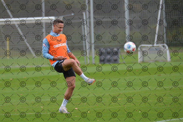 RGE_6277b | Hertha BSC, 2.Bundesliga, Herren, Saison 2025/26, Training, im Bild Paul Seguin,  Fotograf:   Ralf Gebhardt - Realisiert mit Pictrs.com