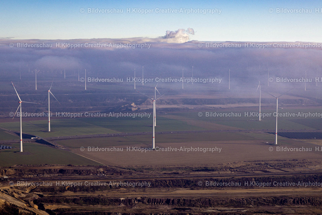 Luftbild Jüchen-8852 | Luftbildfotografie Windenergieanlagen (WEA), Kraftwerksanlagen und Abbaugebiets - Gelände und Abraum- Flächen des Braunkohle - " Tagebau Garzweiler " in Jüchen im Bundesland Nordrhein-Westfalen, Deutschland. - Realisiert mit Pictrs.com