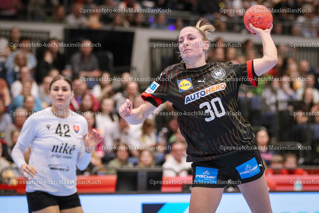 DueDHB03032401024 | 03.03.2024, Handball, Düsseldorf, Mitsubishi Electric Halle, Frauen EHF EURO Qualifikation, Spieltag 4, Deutschland - Slowakei: Jenny Behrend (30, Deutschland)
