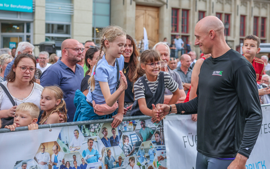 top-top.de-250828-275 | Foto, Video, Fotografie, Videografie, Fotobox, DJ, Discjockey, Musik, Musikbox, Veranstaltung, Photobooth, Amazon, Ebay, Buchtipp, Bestseller, Autor, Verlag, Buch, Wesel, Hamminkeln, NRW, Dinslaken, Rees, Drohne, Hochzeit, Party, Fotobox, Wesel, Fotograf