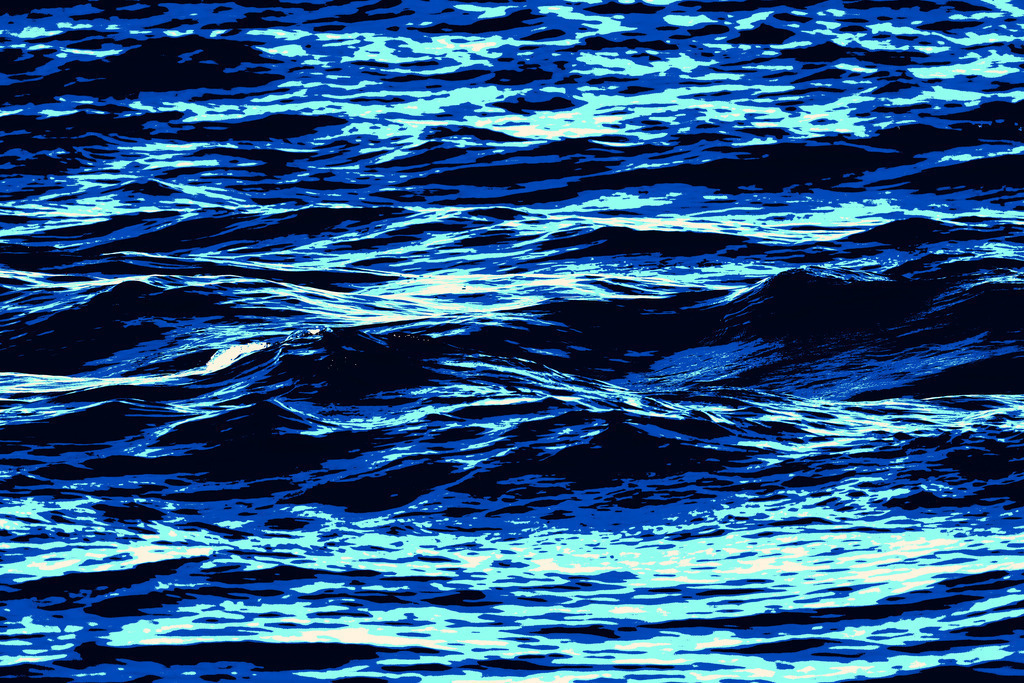 Photoart: Meeresrauschen | Dieses limitierte Wandbild im Querformat zeigt einen leichten Wellengang auf dem Meer. Die Idee bei diesem Bild war es den kleinen Wellen mehr Kontrast zu verleihen. Dafür wurden die dunklen und hellen Bereiche sowie die Lichtstimmung angepasst und durch eine künstlerische Note ergänzt. Dieses Wandbild bringt Ihnen das Meer an Ihre Wände. Somit erhalten Sie ein exklusives maritimes Kunstwerk.  - Realisiert mit Pictrs.com