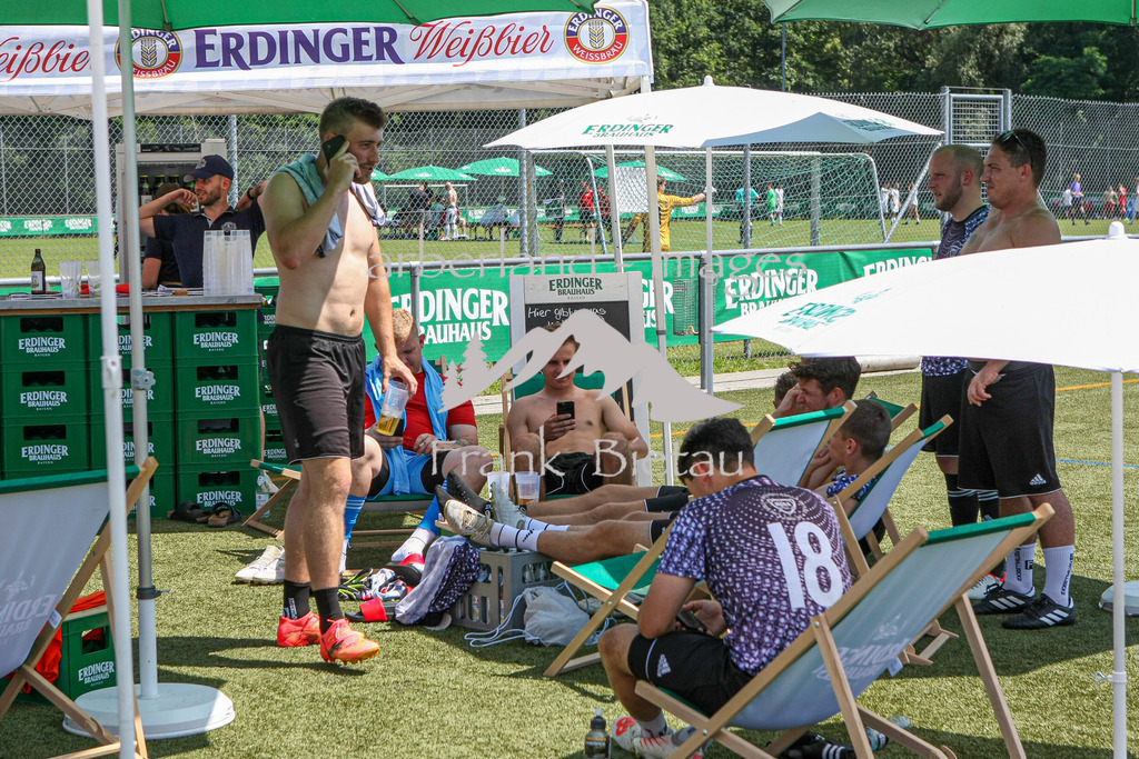 993T0620 | die "Lounge"auf dem Kunstrasenplatz am Gelände in Deggendorf, Pause zwischen den Spielen