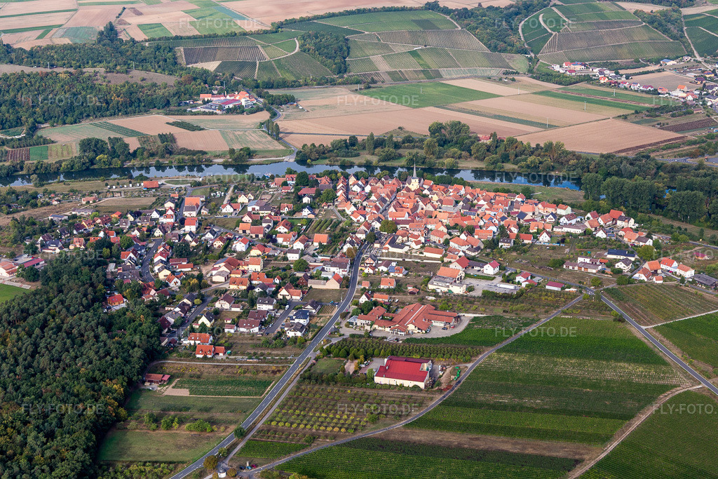 Luftbild: Ortsansicht von Osten im Ortsteil Fahr in Volkach im Bundesland Bayern in Deutschland. Foto: IMG_111285.jpg vom 09.09.2018 durch Werner Riehm/FLY-FOTO.de