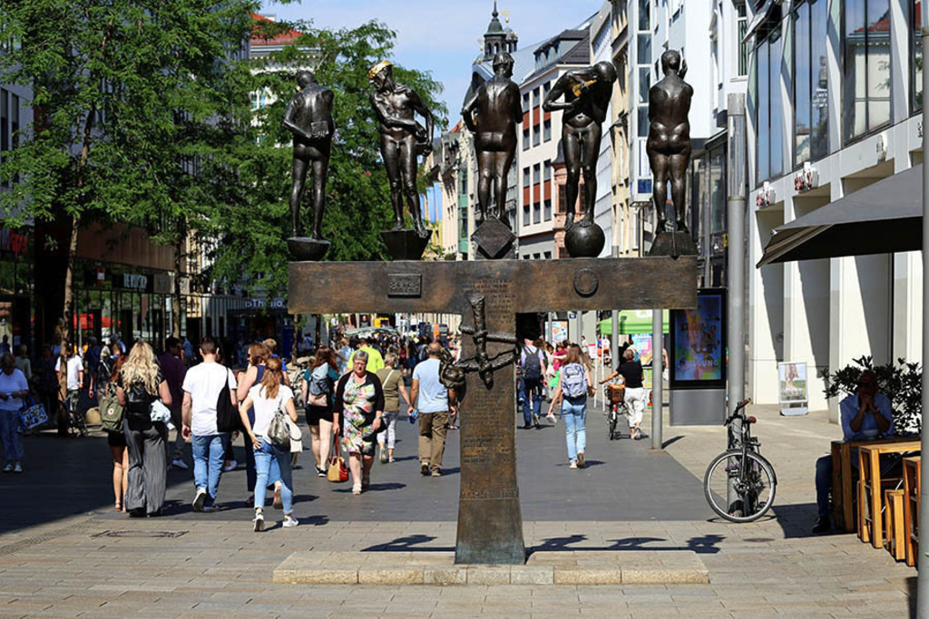 Foto: Leipzig - Unzeitgemäße Zeitgenossen | Das Team hinter BILDLEXIKON LEIPZIG bündelt historische wie aktuelle Informationen über die Stadt Leipzig in Text und Bild auf einer Plattform und stellt diese der interessierten Öffentlichkeit zur Verfügung.