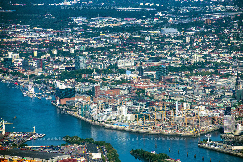 Hamburg_Hafencity_Sandtorkai_Baustelle_ELS_1898220922 | HAMBURG 22.09.2022 Baustelle zum Neubau des Gebäudekomplexes des Einkaufszentrum am Überseequartier am Chicagokai - Osakaallee im Bereich des ehemaligen Grasbrooks im Ortsteil Hafencity in Hamburg, Deutschland. Weiterführende Informationen bei: CHRISTIAN DE PORTZAMPARC,  Depenbrock Bau GmbH & Co. KG,  F + Z Baugesellschaft, Zweigniederlassung der Hecker Bau GmbH & Co. KG,  Stump-Franki Spezialtiefbau GmbH,  Unibail-Rodamco Germany GmbH,  Unibail-Rodamco ÜSQ Süd Quartiersmanagement GmbH. // Construction site for the new building complex of the shopping center at Ueberseequartier at Chicagokai - Osakaallee in the area of the former Grasbrooks in the Hafencity district in Hamburg, Germany. Further information at: CHRISTIAN DE PORTZAMPARC,  Depenbrock Bau GmbH & Co. KG,  F + Z Baugesellschaft, Zweigniederlassung der Hecker Bau GmbH & Co. KG,  Stump-Franki Spezialtiefbau GmbH,  Unibail-Rodamco Germany GmbH,  Unibail-Rodamco UeSQ Sued Quartiersmanagement GmbH. Foto: Martin Elsen