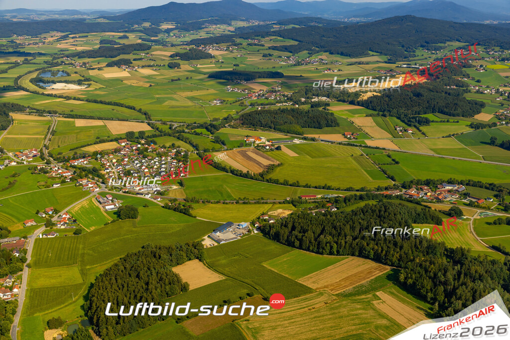 Das Luftbild zeigt : Kothmaißling Cham - Die Luftaufnahme wurde 2024 vom UL-Flugzeug aus erstellt ( keine Drohne ) - Hochauflösende Luftaufnahme - Für grossformatige Ausdrucke geeignet. Die Geschenkidee !Mit Lizenz und Bildrechte bestellbar