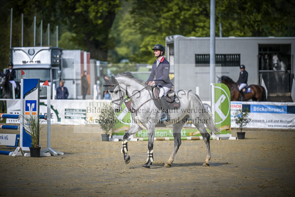 DOS_6071 | Entdecke hochwertige Reitturnierfotos von Foto Oger. Professionell, emotional und authentisch – jetzt Lieblingsmomente im Shop bestellen.Deutschlandweite Turnierfotografie. - Realisiert mit Pictrs.com