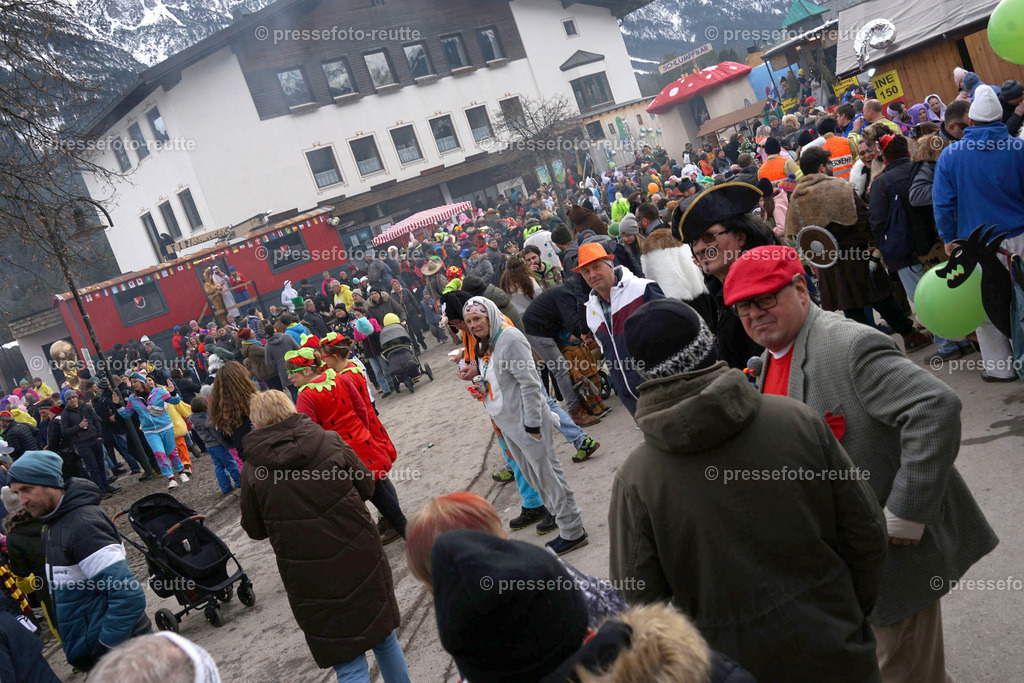 news-2023-Feb11-Fasching-Weissenbach-DSC02185 | Info aus dem Bezirk Reutte/Ausserfern Tirol sowie eine umfangreiche Bilddatenbank über die gesamte Region: Lechtal, Talkessel Reutte, Tannheimertal, Zwischentoren. Lech, Plansee, Zugspitze, Grenztunnel, B179, Fernpassstraße, Verkehr, Lawinen, Tradition, - Realisiert mit Pictrs.com