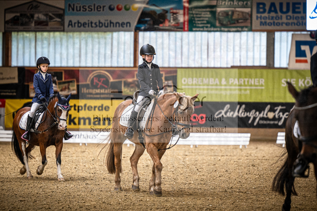DOS_0395 | Entdecke hochwertige Reitturnierfotos von Foto Oger. Professionell, emotional und authentisch – jetzt Lieblingsmomente im Shop bestellen.Deutschlandweite Turnierfotografie. - Realisiert mit Pictrs.com