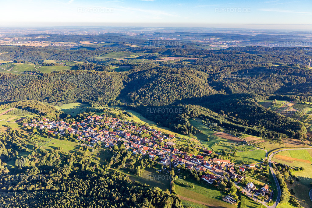 Luftbild: Dorfansicht von Süden im Ortsteil Prevorst in Oberstenfeld im Bundesland Baden-Württemberg in Deutschland. Foto: IMG_093749.jpg vom 23.08.2016 durch Werner Riehm/FLY-FOTO.de