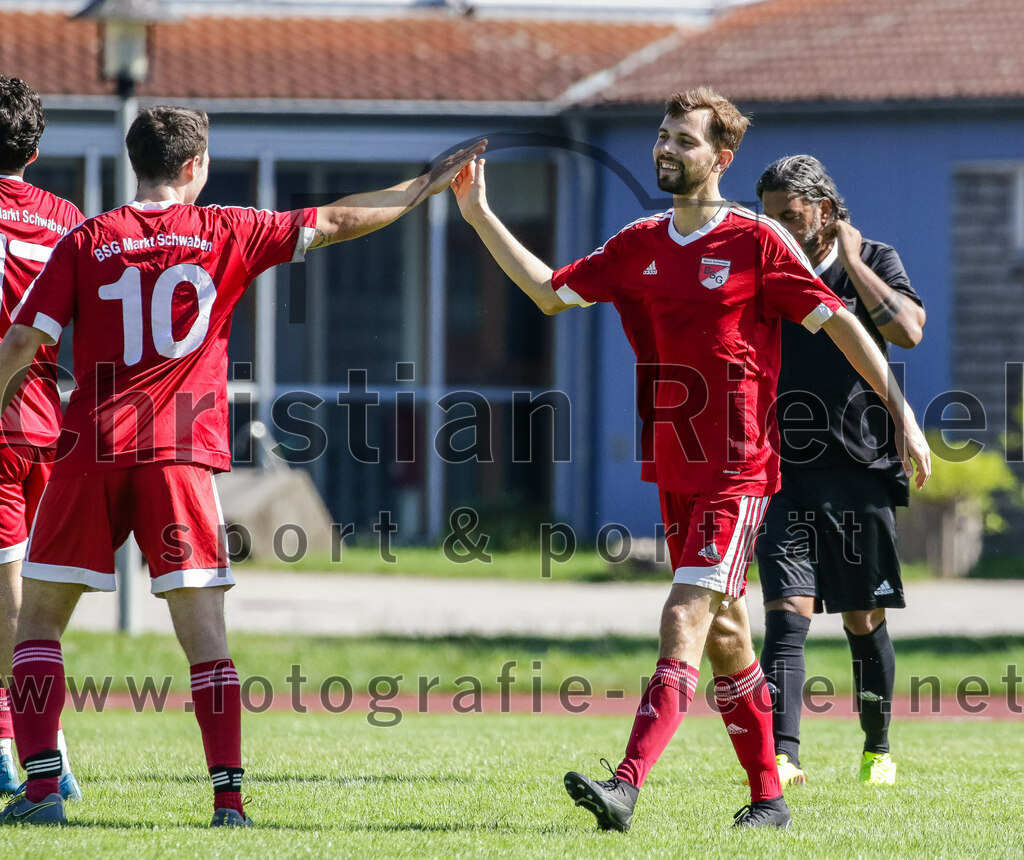 2023-09-02_051_SG_Markt_Schwaben_II_gegen_SV_Internationale_Taufkirchen_II | Markt Schwaben, Deutschland, 02.09.2023:
Fußball, C-Klasse 2023 / 2024, 3. Spieltag, (SG) Markt Schwaben II gegen SV Internationale Taufkirchen II, Endergebnis: 6:2

Jubel nach dem 2:0 durch Marcel Götz (SG Markt Schwaben, #14)
Lukas Aschenbrenner (SG Markt Schwaben, #10), Marcel Götz (SG Markt Schwaben, #14)

Foto: Christian Riedel / fotografie-riedel.net