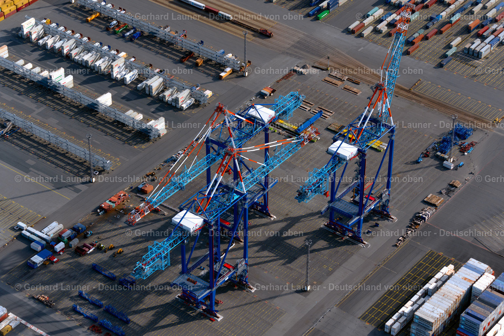 4030498 | BREMERHAVEN 01.06.2020 Containerterminal im Containerhafen des Überseehafen Am Nordhafen in Bremerhaven im Bundesland Bremen. // Container Terminal in the port of the international port Am Nordhafen in Bremerhaven in the state Bremen. Foto: Gerhard Launer