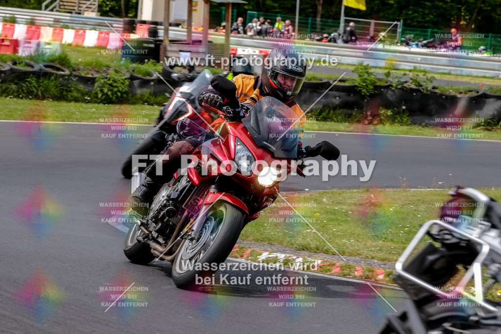 MotoTeamVBK-20965 | Hier findet Ihr Bilder von Touristenfahrten auf der Nürburgring Nordschleife oder von anderen Veranstaltungen die ich besucht habe. Viel Spass beim Durch Schauen 