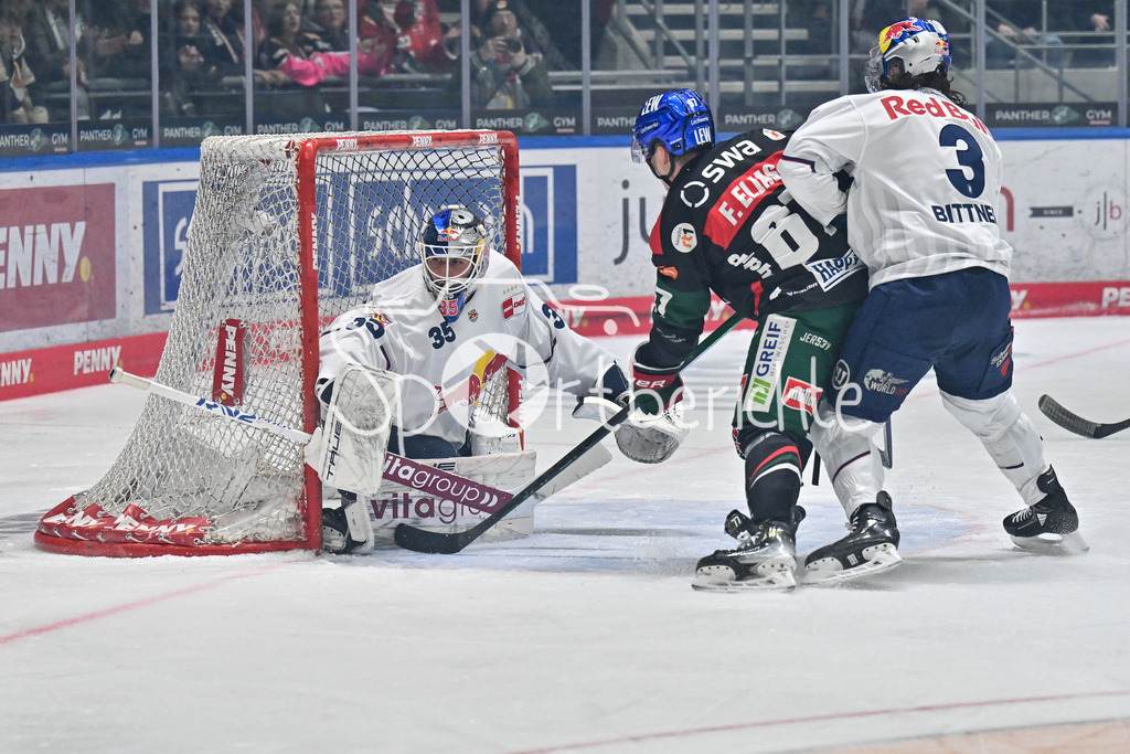 Augsburger Panther - EHC RB München | Mathias NIEDERBERGER (EHC RB Muenchen 35) kann in dieser Szene gegen Florian ELIAS (Augsburger Panther #67) klaeren / DEL: Augsburger Panther - EHC RB Muenchen, Curt Frenzel Stadion am 16.01.2025