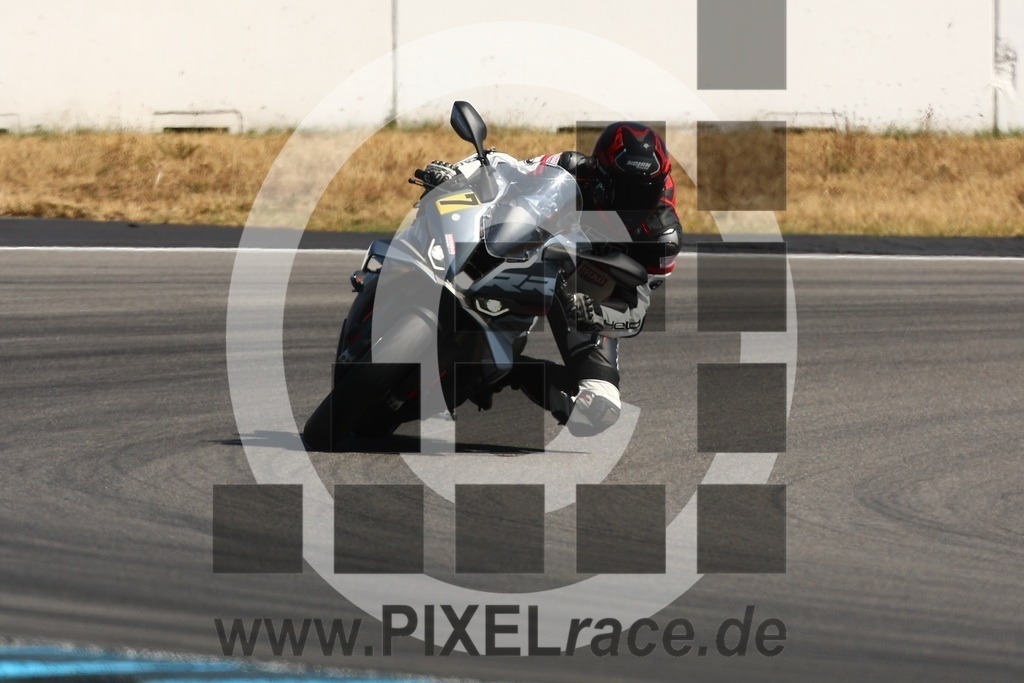 inst07-20260725_01927 | Schöne Erinnerungen an spannende Momente - das festzuhalten ist unser Job. PIXELrace.de ist seit 2003 auf den Rennstrecken Europas unterwegs um die Action draußen beim Fahren und die wunderbare Stimmung imm Fahrerlager für euch einzufangen.