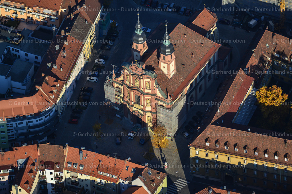 3651181 | St. Peter und Paul ist eine katholische Pfarrkirche im historischen Zentrum von Würzburg und Pfarrei im Stadtviertel Sanderau