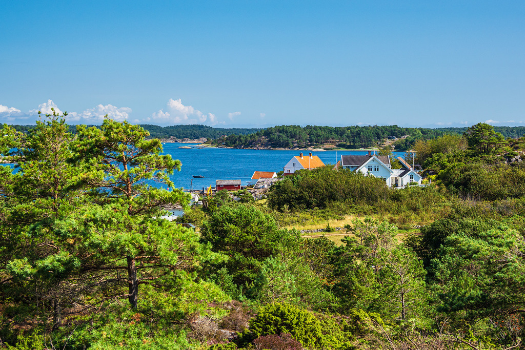 Blick über die Insel Merdø vor der Stadt Arendal in Norwegen | Blick über die Insel Merdø vor der Stadt Arendal in Norwegen.