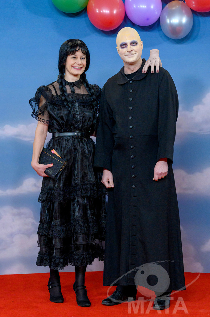 _DWA1242 | CSU-Generalsekretär Martin Huber und seine Gattin Katrin (links) bei der TV-Sendung Fastnacht in Franken 2024. Veitshöchheim, 02.02.2024 Bayern Deutschland - Realisiert mit Pictrs.com