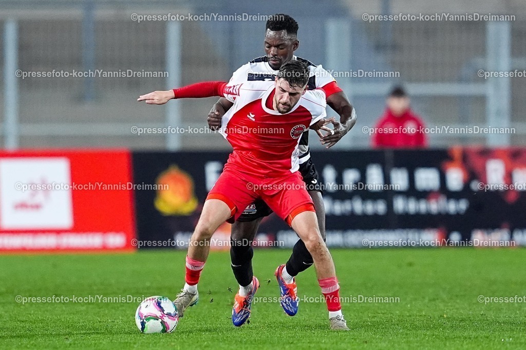 xYDRx06112501079 | 06.11.2025, xydrx, Fußball, Oberliga Westfalen, SG Wattenscheid 09 - FC Eintracht Rheine, Saison 2025 2026, Lohrheidestadion: Fabian Kerellaj (FC Eintracht Rheine #77) im Zweikampf gegen Steve Tunga (SG Wattenscheid 09 #26)