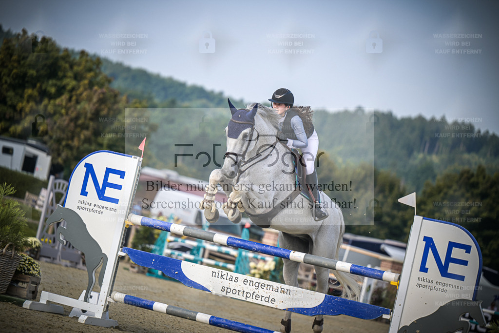 DOS_2590 | Entdecke hochwertige Reitturnierfotos von Foto Oger. Professionell, emotional und authentisch – jetzt Lieblingsmomente im Shop bestellen. - Realisiert mit Pictrs.com