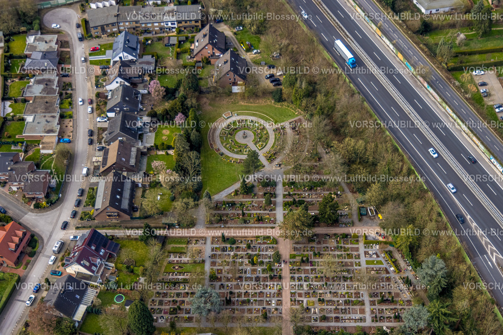Duisburg240302520 | Luftbild, Friedhof an St. Hubertus, Urnengräber im Kreis angeordnet, Rahm, Duisburg, Ruhrgebiet, Nordrhein-Westfalen, Deutschland, Duisburg-S