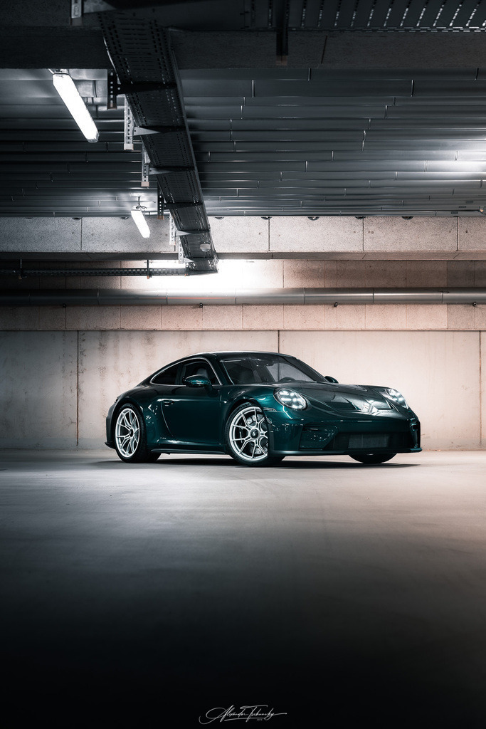 911 GT3 Touring Arlogrünmetallic | Entdecken Sie die faszinierende Welt von Alexander Tschuncky Arts: Kreative Fotografie, atemberaubende Automobilkunst und hochwertiger Bilderdruck. Lassen Sie sich inspirieren! - Realisiert mit Pictrs.com