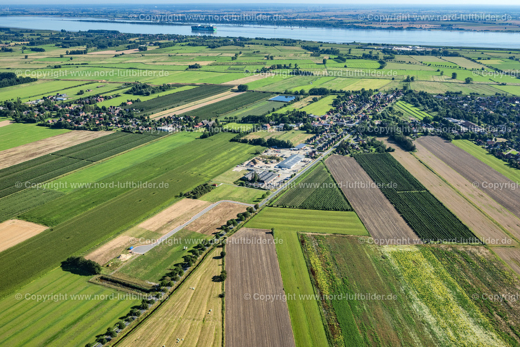 Drochtersen_Aschhornerstrasse_Lorenzen_ELS_9404110822 | DROCHTERSEN 11.08.2022 Gewerbegebiet und Firmenansiedlung " Aschhorner Weg " in Drochtersen im Bundesland Niedersachsen, Deutschland. // Industrial estate and company settlement " Aschhorner Weg " in Drochtersen in the state Lower Saxony, Germany. Foto: Martin Elsen