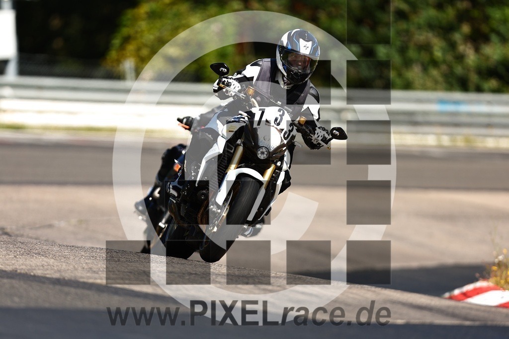 0733-20240729_00878 | Schöne Erinnerungen an spannende Momente - das festzuhalten ist unser Job. PIXELrace.de ist seit 2003 auf den Rennstrecken Europas unterwegs um die Action draußen beim Fahren und die wunderbare Stimmung imm Fahrerlager für euch einzufangen.