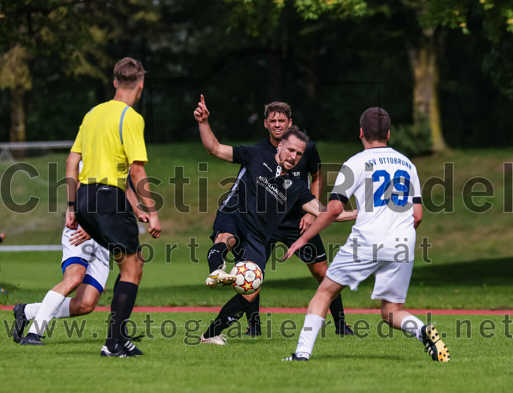 2023-09-03_094_SV_Anzing_gegen_TSV_Ottobrunn | Anzing, Deutschland, 03.09.2023:
Fußball, Kreisliga 2023 / 2024, Testspiel, 3. Spieltag, Endergebnis: 3:0

Christian Rickhoff (SV Anzing, #7), Paul Schade (TSV Ottobrunn, #29)

Foto: Christian Riedel / fotografie-riedel.net