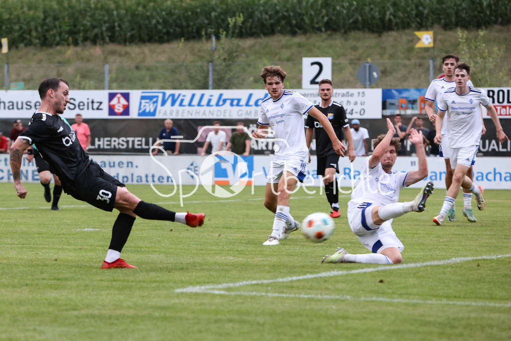 FC Pipinsried - FC Deisenhofen | Nico KARGER (FCP #30) erziet in dieser Szene den Treffer zum 4-1