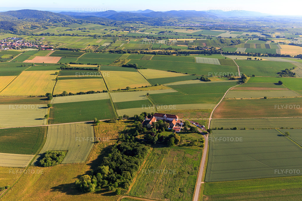 Luftbild: Werkstatt für verborgene Talente gemeinnützige GmbH im Haftelhof aus Süden in Schweighofen im Bundesland Rheinland-Pfalz in Deutschland. Foto: IMG_100997.jpg vom 17.06.2017 durch Werner Riehm/FLY-FOTO.deWWW.HAFTELHOF.ORG