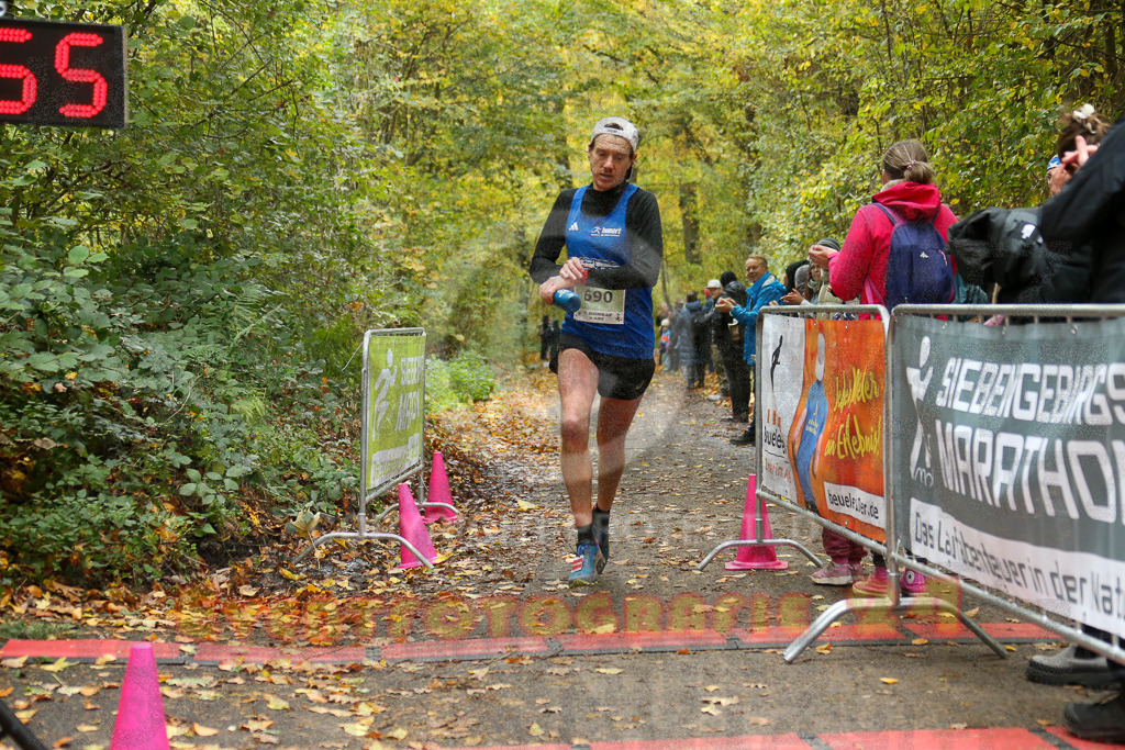 251026_1219_EX1_0090 | Sportfotografie im Rhein-Sieg Kreis, Köln, Bonn, NRW, Rheinland Pfalz, Hessen, etc. Unser Tätigkeitsfeld umfasst den Laufsport vom Volkslauf über den Marathon, Duathlon, Triathon bis zum Ultralauf wie Kölnpfad Ultra oder Schindertrail.